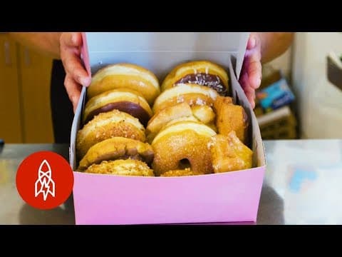 【英語で雑学】どうしてドーナツの箱は「ピンク色」なの？